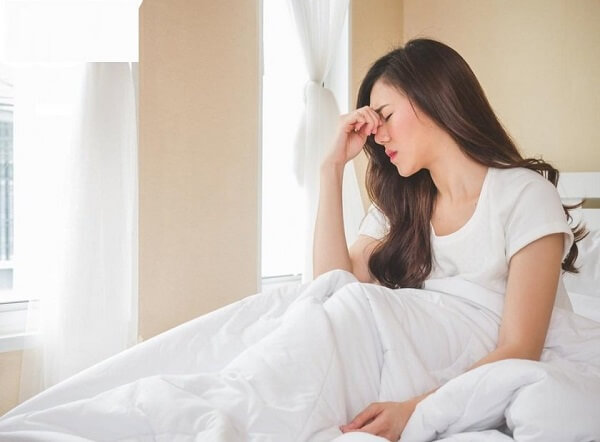 Ngủ trưa dậy bị đau đầu: Nguyên nhân và cách xử lý