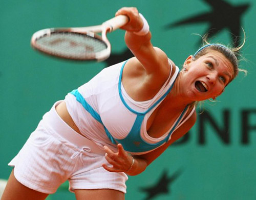 Hy sinh ngực 'khủng', kiều nữ quần vợt lên ngôi số 2 thế giới