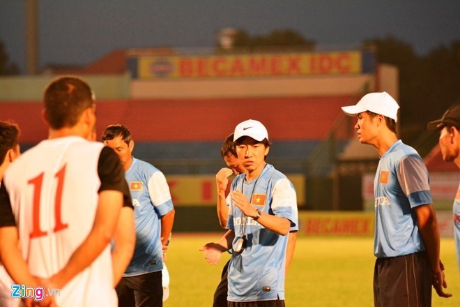 Việt Nam thắng dễ U23 Bahrain trong trận cầu 'mất điện'