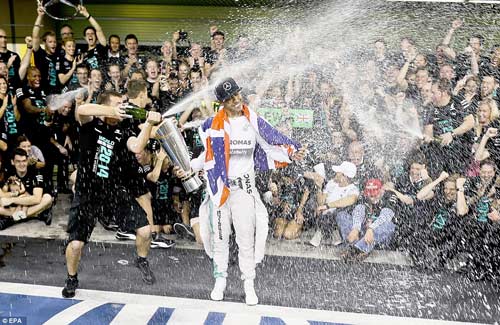 F1: Hamilton vỡ òa cảm xúc ngày vô địch thế giới - 10