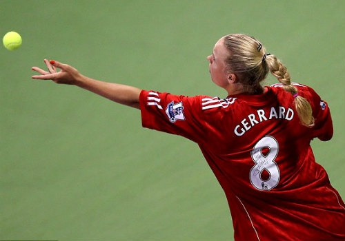 Wozniacki tiếc vì thần tượng Gerrard sắp giã từ Liverpool