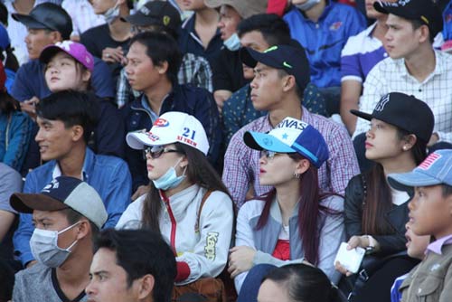Chật ních khán đài xem giải đua moto Việt đỉnh cao - 3