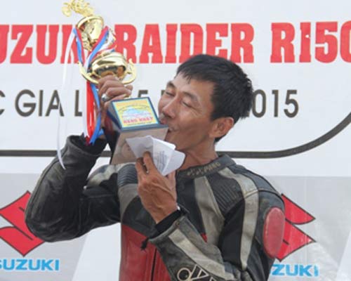 Chật ních khán đài xem giải đua moto Việt đỉnh cao - 13