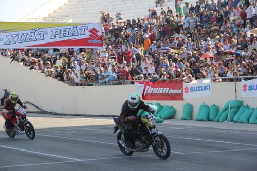 Chật ních khán đài xem giải đua moto Việt đỉnh cao - 5