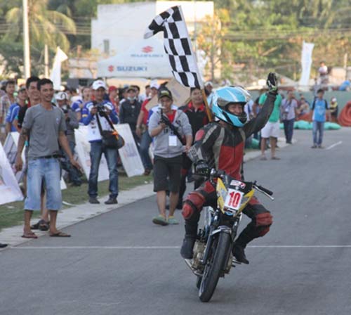 Chật ních khán đài xem giải đua moto Việt đỉnh cao - 12