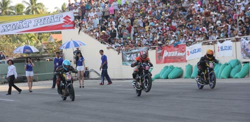 Chật ních khán đài xem giải đua moto Việt đỉnh cao - 10