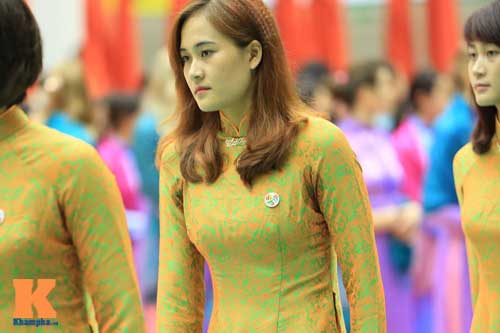 Hoa khôi bóng chuyền Linh Chi: Nữ trung úy xinh đẹp - 15