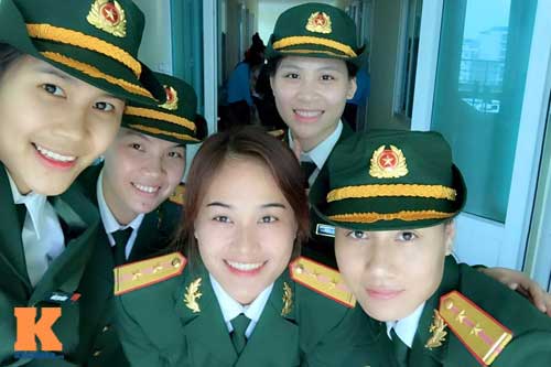 Hoa khôi bóng chuyền Linh Chi: Nữ trung úy xinh đẹp - 14