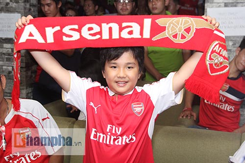 Fan Arsenal mừng Siêu cúp, tranh thủ cổ vũ Ánh Viên - 14