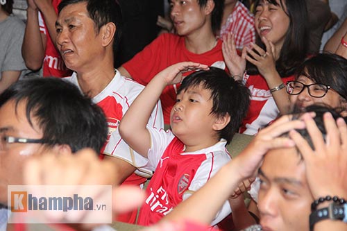Fan Arsenal mừng Siêu cúp, tranh thủ cổ vũ Ánh Viên - 11