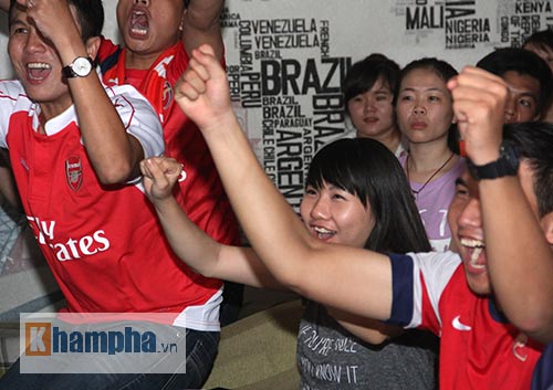 Fan Arsenal mừng Siêu cúp, tranh thủ cổ vũ Ánh Viên - 5