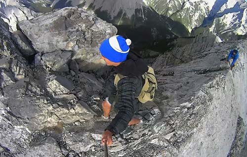 Mạo hiểm: Chạy chênh vênh trên rặng núi cao 2606m - 4