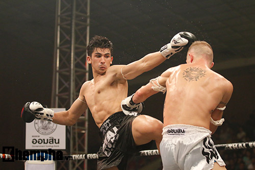 Các pha ra đòn đẹp mắt, “rực lửa” tại Thai Fight 2015 - 3