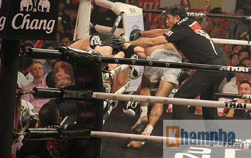 Các pha ra đòn đẹp mắt, “rực lửa” tại Thai Fight 2015 - 8