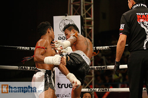 Các pha ra đòn đẹp mắt, “rực lửa” tại Thai Fight 2015 - 11