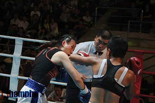 Boxing: Lừu Thị Duyên tung seri đòn hạ võ sĩ Hàn Quốc